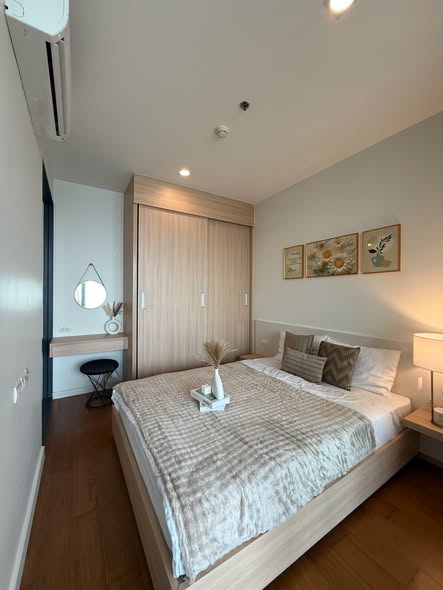 bedroom of Bright Wongwian Yai