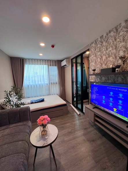 bedroom and living room of Brixton Pet&Play Phahol 50 Station