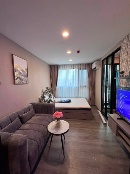bedroom and living room of Brixton Pet&Play Phahol 50 Station