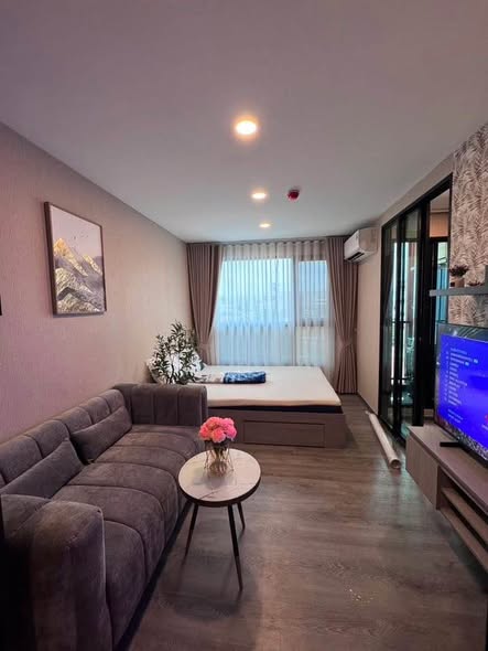 bedroom and living room of Brixton Pet&Play Phahol 50 Station