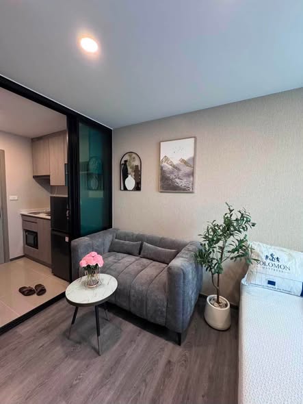 bedroom and living room of Brixton Pet&Play Phahol 50 Station