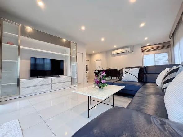 bedroom and living room of บุราสิริ พัฒนาการ Burasiri Pattanakarn