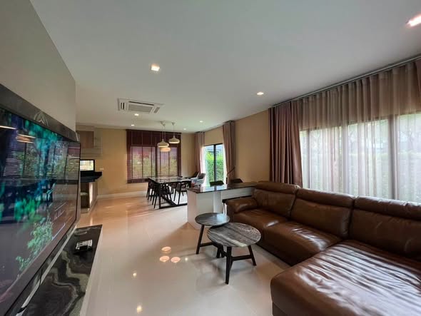 living room and bedroom of บุราสิริ วงแหวน-อ่อนนุช Burasiri Wongwaen-Onnut