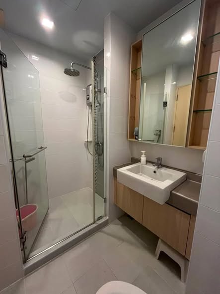 room interior and bathroom of Casa Condo Ratchada – Ratchaphruek