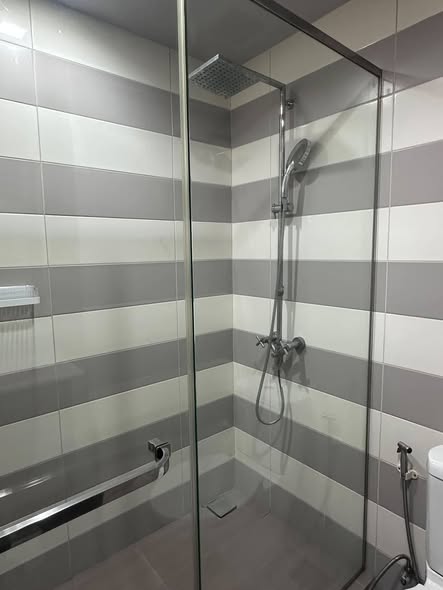 room interior and bathroom of CEIL By Sansiri