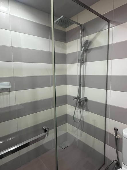 room interior and bathroom of CEIL By Sansiri
