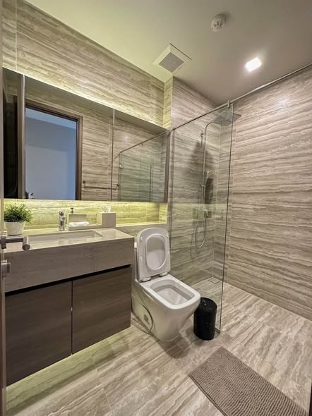 bathroom of Celes Asoke