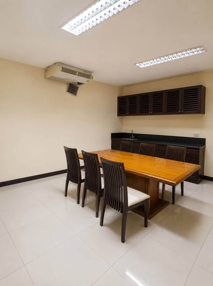 room interior of Central Marketing Group [Head Office at Central World]