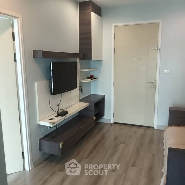 bedroom and room interior of Centric Sathon-St Louis