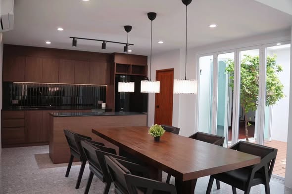 room interior and kitchen of CENTRO พระราม9 – มอเตอร์เวย์ 2 | Centro Rama9 – Motorway 2