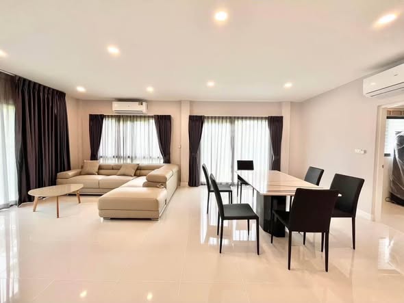 living room of Centro Vibhavadi