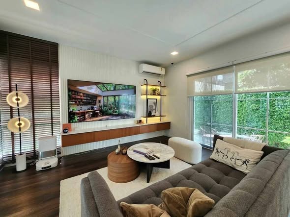 living room and room interior of Chaiyapruek Bangna KM15