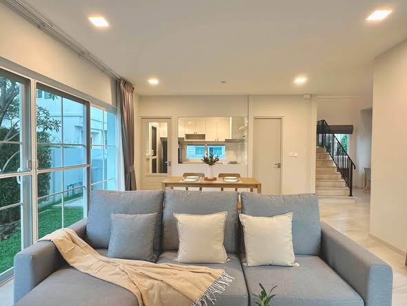 living room and room interior of Chaiyapruek Bangna KM15