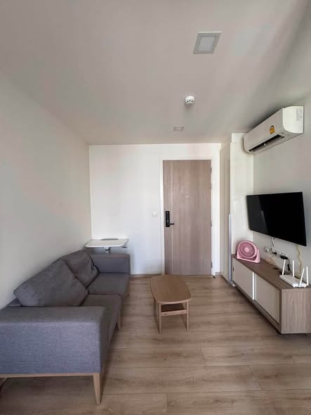 bedroom and living room of CHAMBERS On Nut Station, Sukhumvit Soi 81