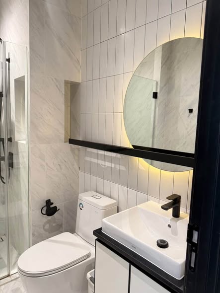 bathroom of Chapter Charoennakhon–Riverside