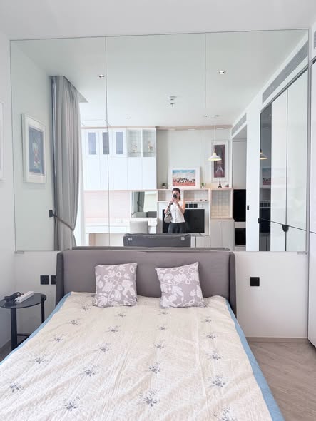 bedroom and room interior of Chapter Charoennakhon–Riverside