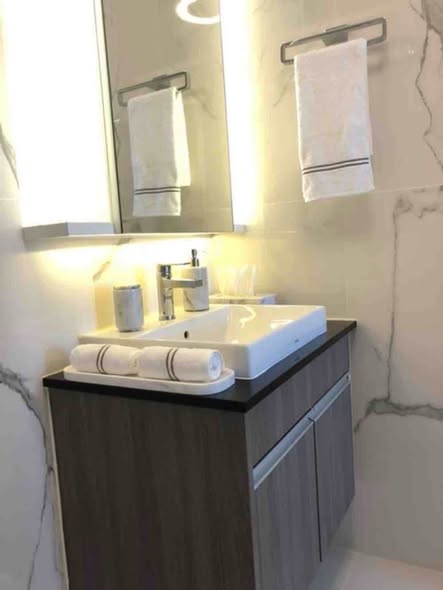 bathroom of Chapter One Eco Ratchada-HuaiKhwang