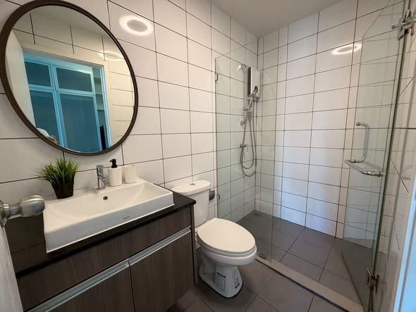 bathroom of Chapter One Eco Ratchada-HuaiKhwang