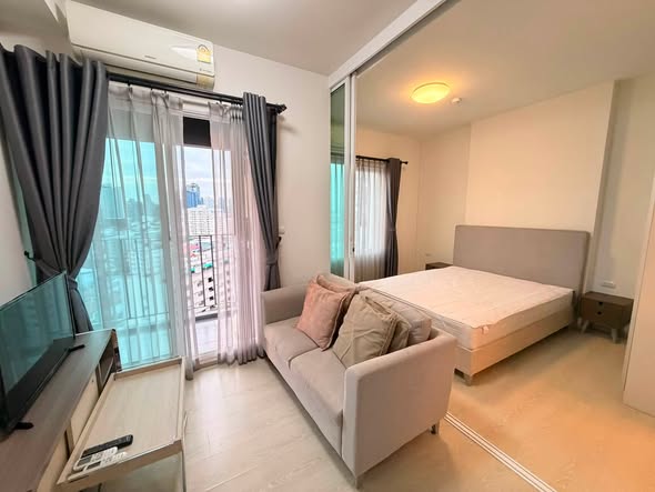bedroom of Chapter One Eco Ratchada-HuaiKhwang