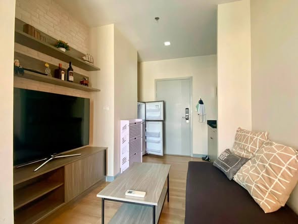 bedroom and living room of Chapter One Midtown Lat Phrao 24