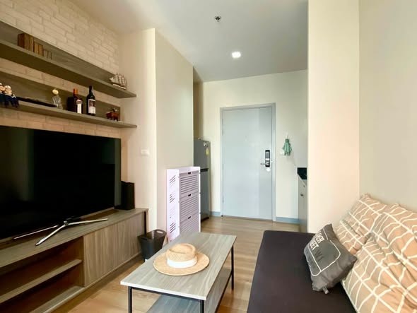 bedroom and living room of Chapter One Midtown Lat Phrao 24
