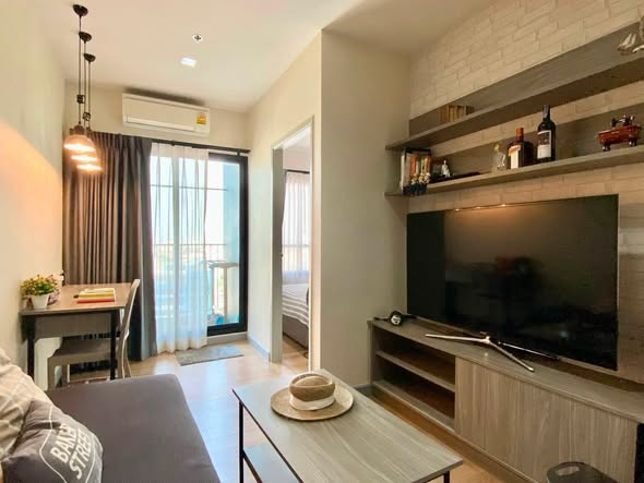 living room and bedroom of Chapter One Midtown Lat Phrao 24