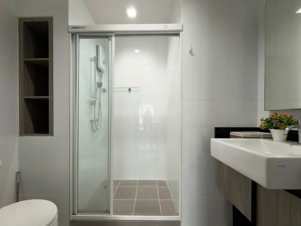room interior and bathroom of Chapter One Midtown Lat Phrao 24