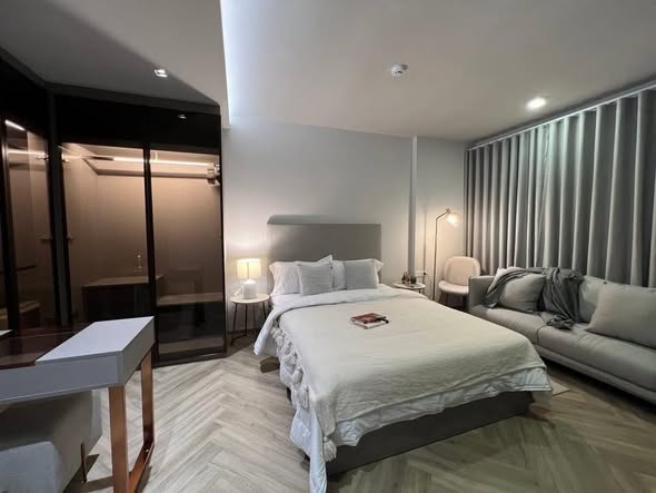 bedroom and room interior of CHAPTER THONGLOR 25