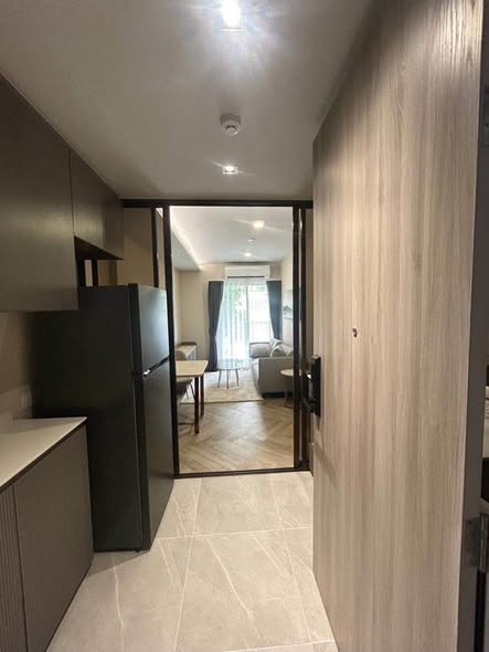 room interior and bathroom of CHAPTER THONGLOR 25