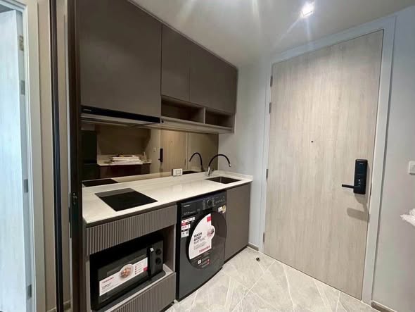 room interior and bathroom and kitchen of CHAPTER THONGLOR 25
