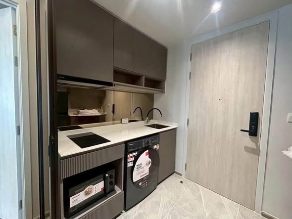 room interior and kitchen of CHAPTER THONGLOR 25