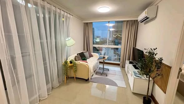 bedroom and living room of Chateau In Town Major Ratchayothin 2