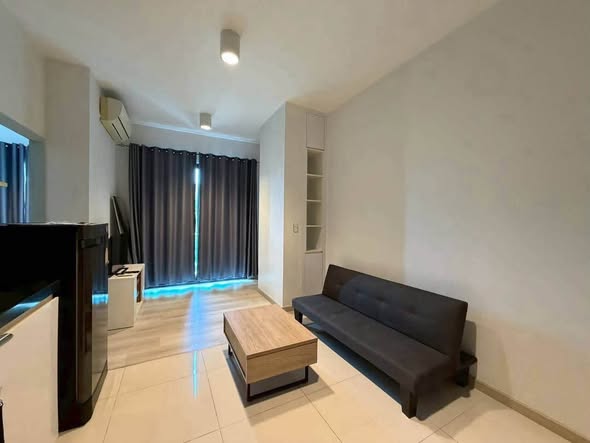 living room and bedroom of Chateau in Town Phaholyothin 32