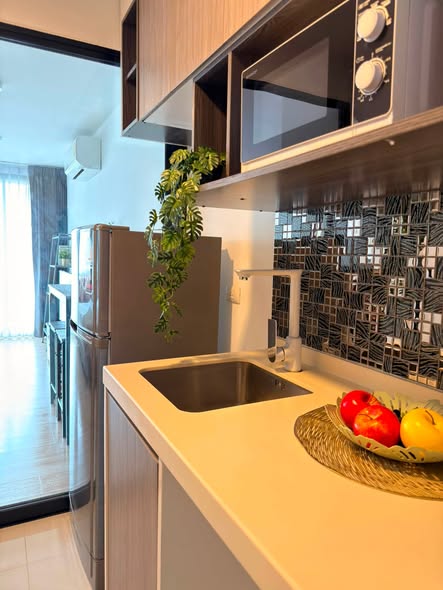 bathroom and kitchen of Chateau In Town Pinklao – Siriraj