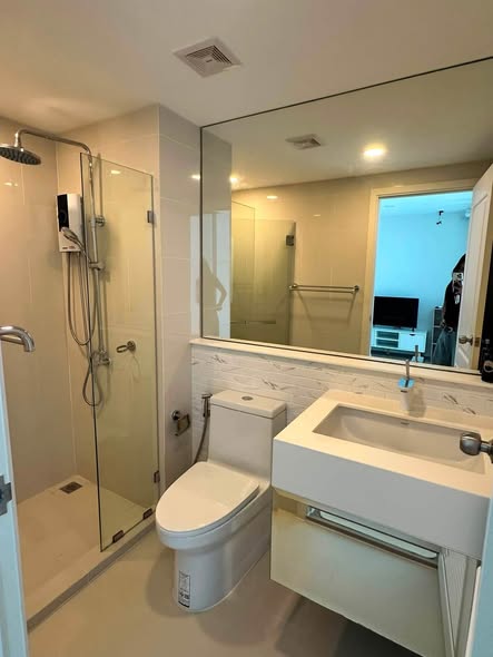 bathroom of Chateau In Town Ratcha Yothin