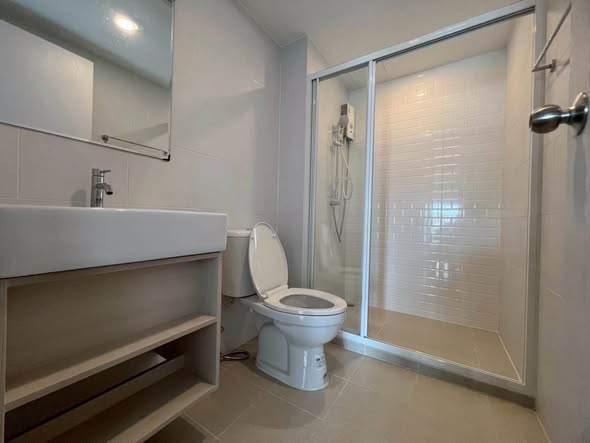 bathroom of Chewathai Hallmark Ladprao – Chokchai 4