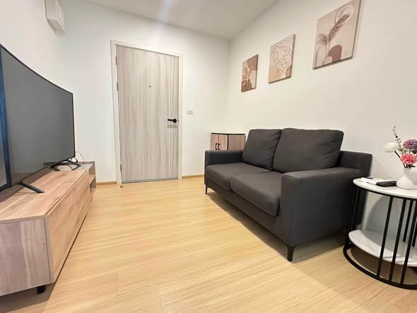 living room and bedroom of Chewathai Hallmark Ladprao – Chokchai 4