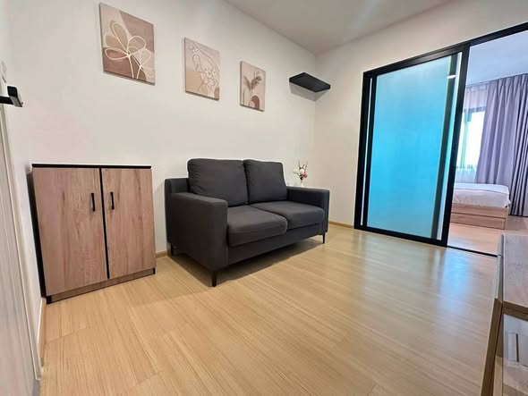 living room and bedroom and room interior of Chewathai Hallmark Ladprao – Chokchai 4