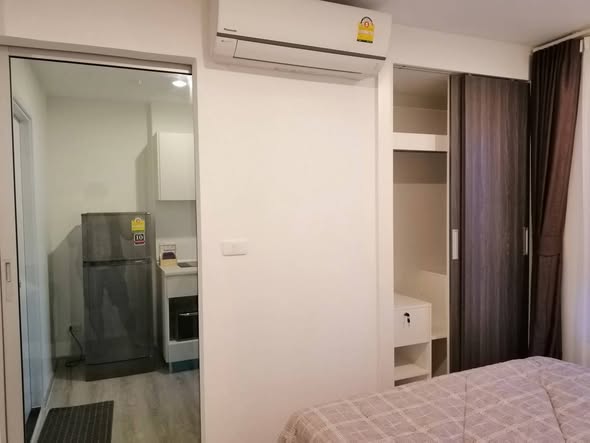 bedroom and room interior of Chewathai Phetkasem 27