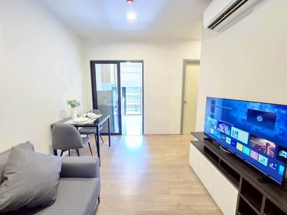 living room and room interior of Chewathai Pinklao | ชีวาทัย ปิ่นเกล้า