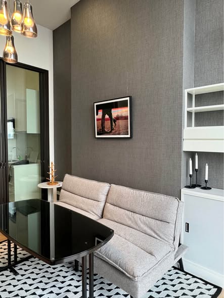 living room and bathroom of Chewathai Residence Asoke