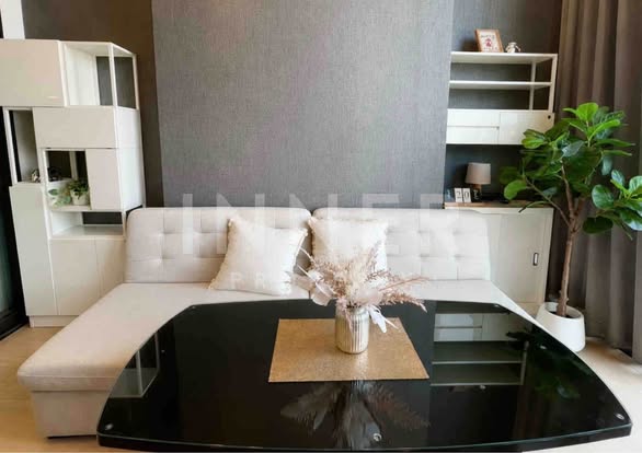 living room and room interior of Chewathai Residence Asoke
