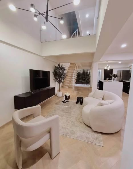 living room of Chicha Castle