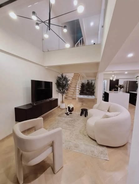 living room of Chicha Castle