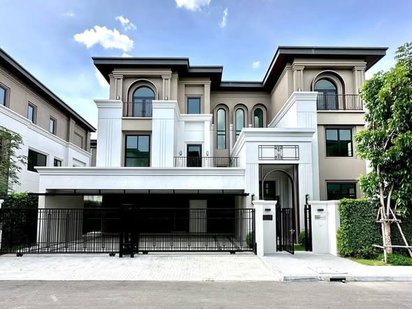 Cinq Royal Krungthep Kreetha