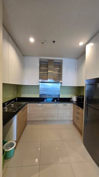 Circle Condominium