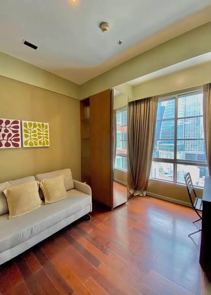 living room and bedroom of Citi smart Sukhumvit 18