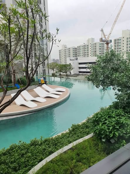 pool of COBE Ratchada-Rama 9