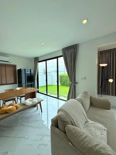 bedroom and living room of Como Bianca II