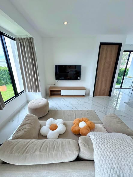 living room and bedroom of Como Bianca